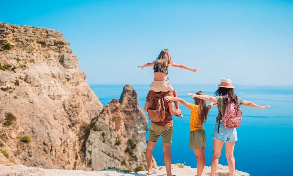 Unusual holiday. Подруги на море. Подружки на море. Подруги на пляже. Путешествие на море.